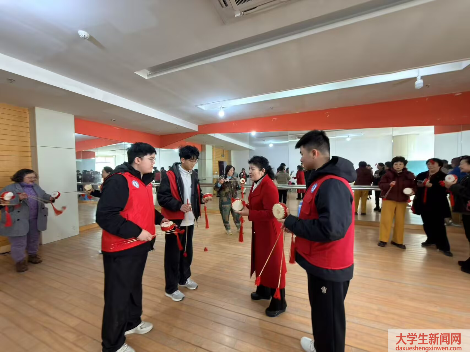 江苏科技大学船海学院开展“心系桑榆，志愿相伴”志愿服务活动